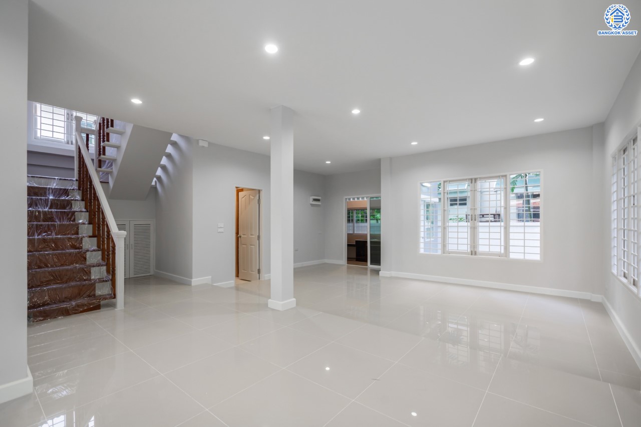 บ้านมือสองตกแต่งใหม่ ม.ชัยพฤกษ์ บางบัวทอง บ้านเดี่ยวแบรนด์ LH เนื้อที่ 79.7 ตร.ว. ฟังก์ชัน 3 ห้องนอน 3 ห้องน้ำ 1 ห้องแม่บ้าน จอดรถ 2 คัน พร้อม Facilities ครบครัน บนทำเลเดินทางสะดวก ติดถนนบางกรวย-ไทรน้อย ใกล้เซ็นทรัลเวสต์เกต และรถไฟฟ้าสายสีม่วง "สถานีบางพลู"